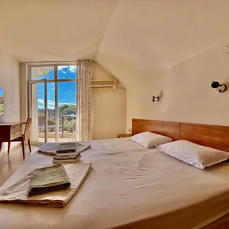 Two-bed Flat In Sunny With Pool View * Napospart