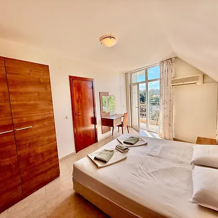 Two-bed Flat In Sunny With Pool View * Napospart