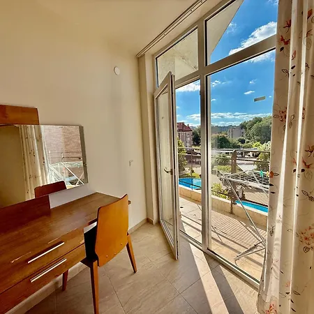 Two-bed Flat In Sunny With Pool View Apartman Napospart