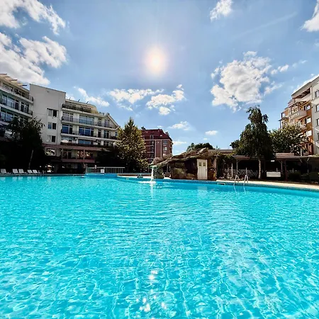 Two-bed Flat In Sunny With Pool View Apartman Napospart