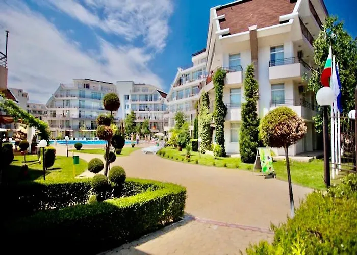 Two-bed Flat In Sunny With Pool View Napospart