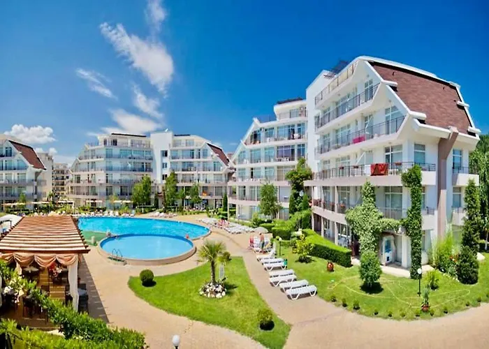 Two-bed Flat In Sunny With Pool View Apartman Napospart