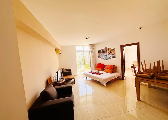 Two-bed Flat In Sunny With Pool View Apartman Napospart