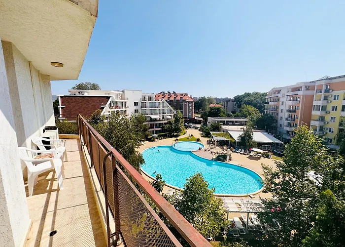 Apartman Two-bed Flat In Sunny With Pool View *