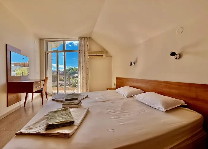 Two-bed Flat In Sunny With Pool View * Napospart