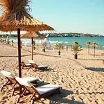 Apartment Two-bed Flat In Sunny With Pool View *