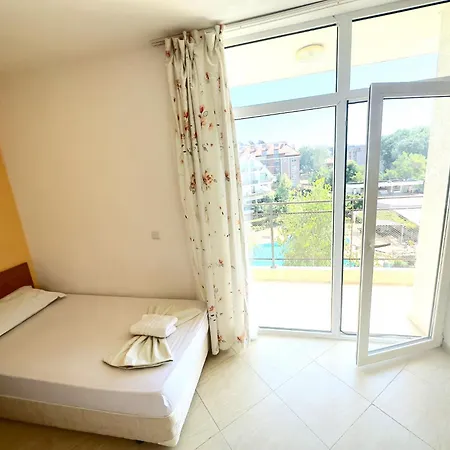 דירה Two-bed Flat In Sunny With Pool View סאני ביץ'