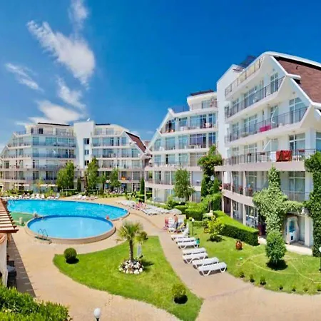 Two-bed Flat In Sunny With Pool View Lägenhet Slăntjev Brjag