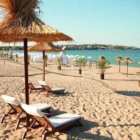 Appartement Two-bed Flat In Sunny With Pool View *