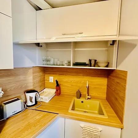Two-bed Flat In Sunny With Pool View דירה *