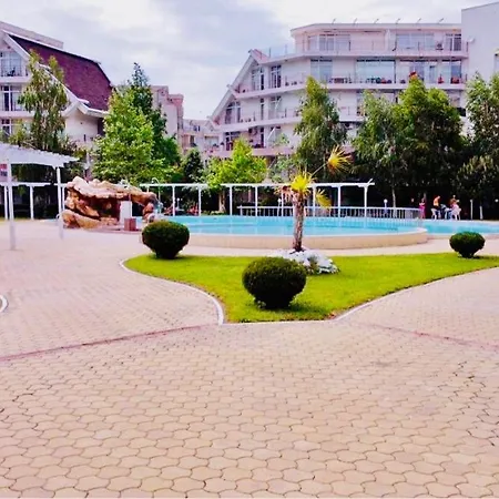 Two-bed Flat In Sunny With Pool View סאני ביץ'