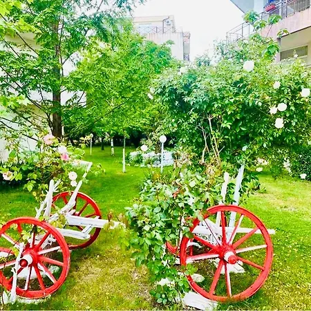 Two-bed Flat In Sunny With Pool View Apartament *