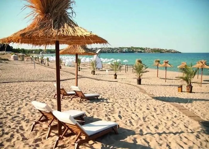 Apartment Two-bed Flat In Sunny With Pool View *