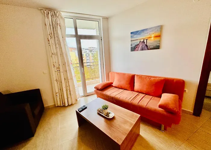 Two-bed Flat In Sunny With Pool View