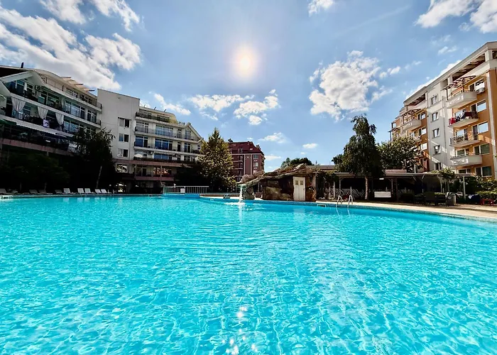 Two-bed Flat In Sunny With Pool View Apartment Slantschew brjag